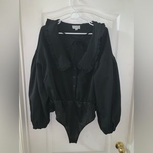 ‘In the Style’ brand, black pouf sleeve bodysuit. Never worn.